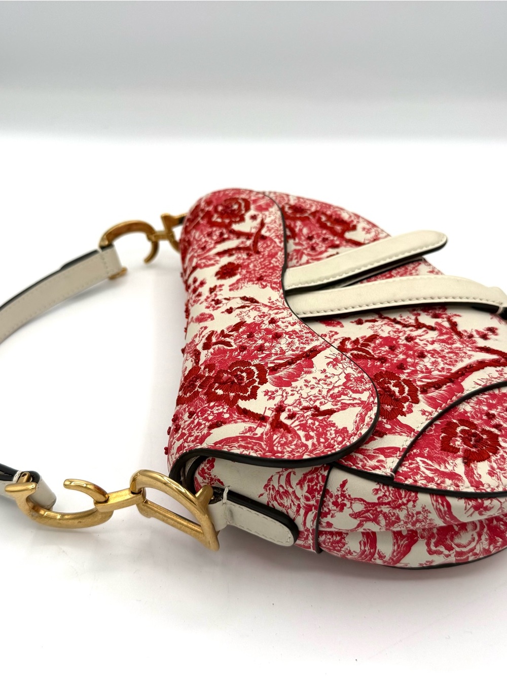 Dior Limited Edition Red and White Rose Beaded Embroidered Saddle Shoulder Bag - Picture 4 of 14